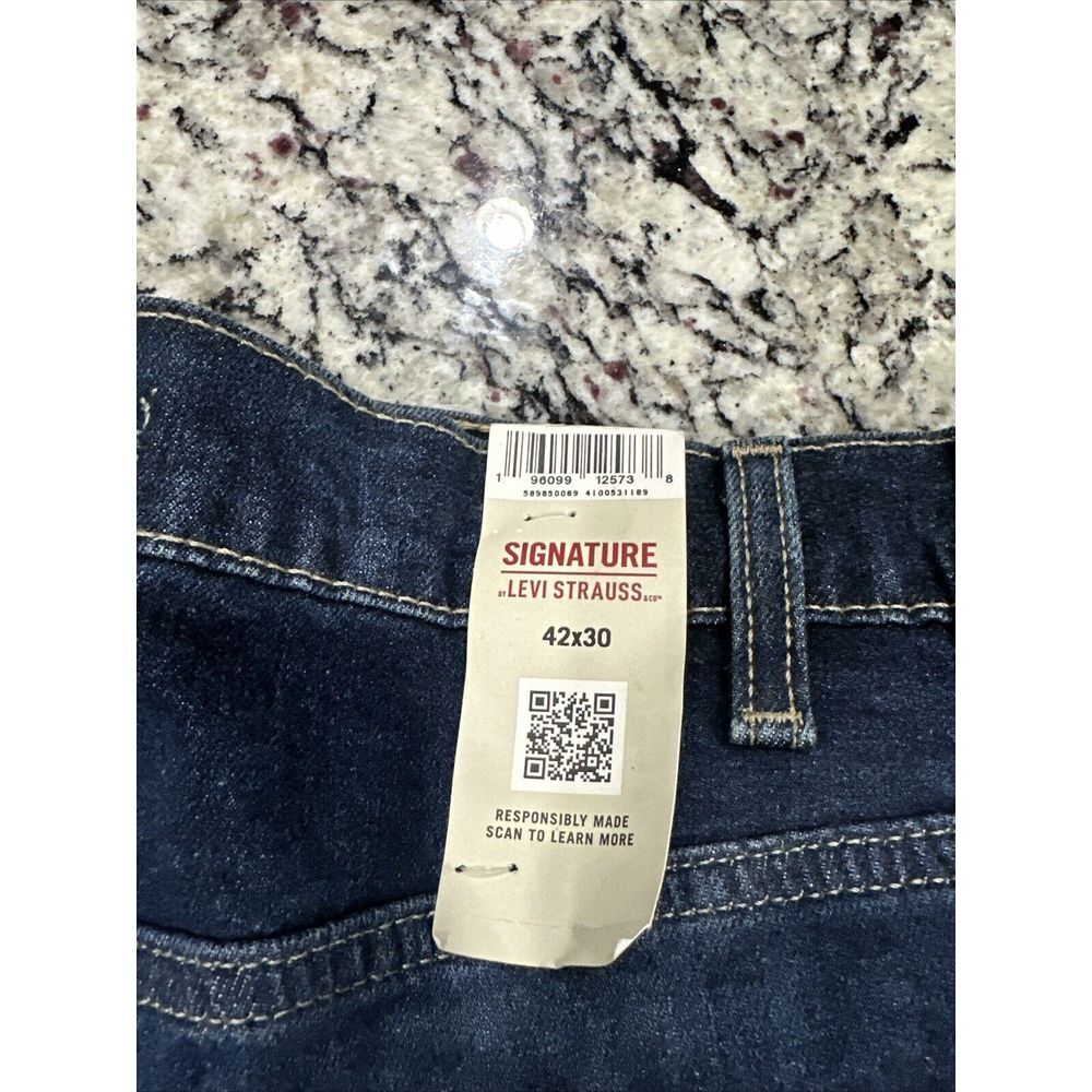 New With Tag Levi Signature Relaxed Fit Jeans Men's Size 42 x 30 Dark Blue Wash - Picture 2 of 11
